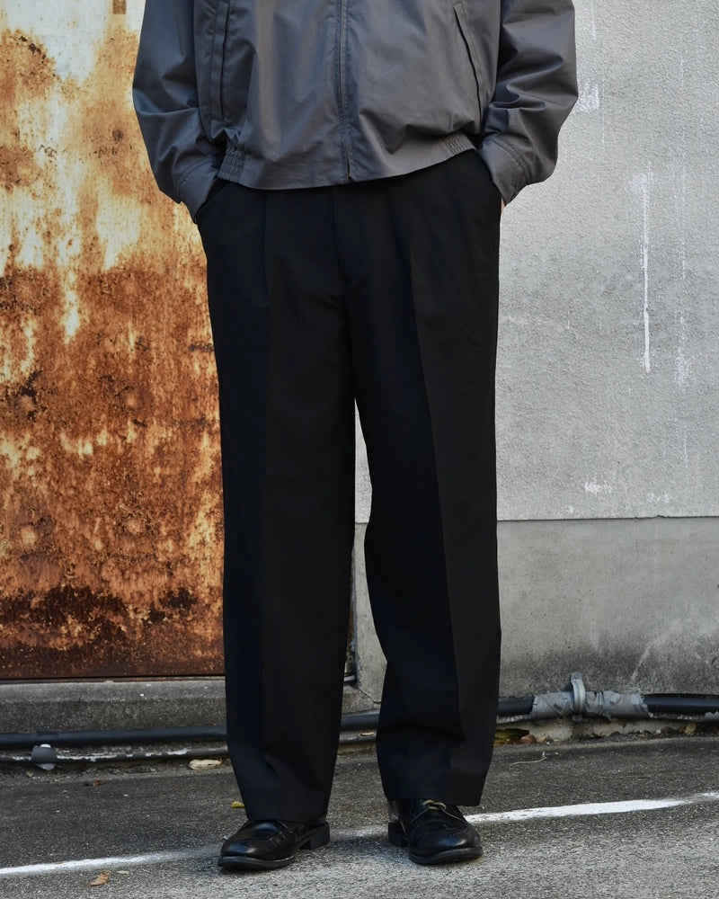 MARKAWARE / CLASSIC FIT DOUBLE PLEATED TROUSERS (A25A11PT01C)