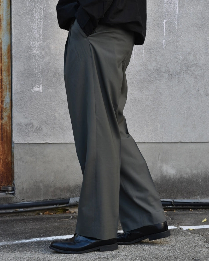 MARKAWARE / CLASSIC FIT DOUBLE PLEATED TROUSERS (A25A11PT01C)