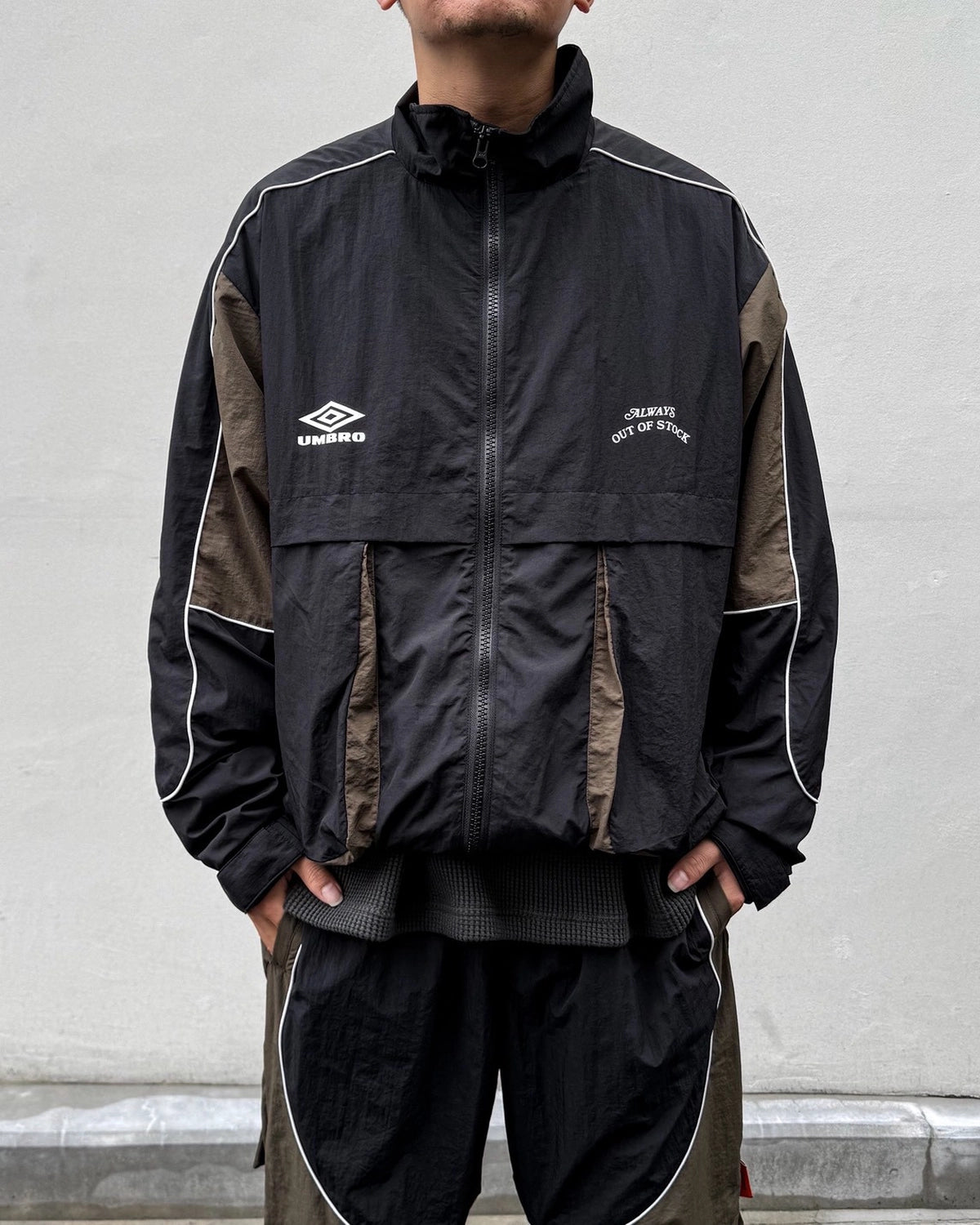 ALWAYS OUT OF STOCK / UMBRO SHELL JACKET (HA-226202108)