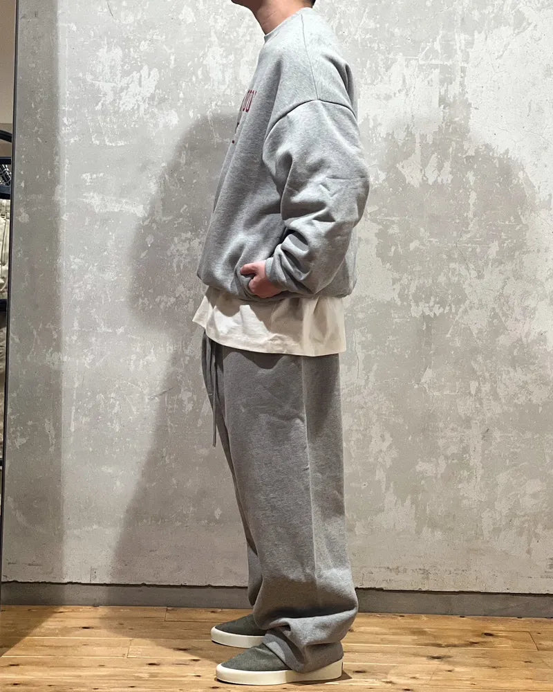 ESSENTIALS / FLEECE RELAXED SWEATPANT (130BT244320F)