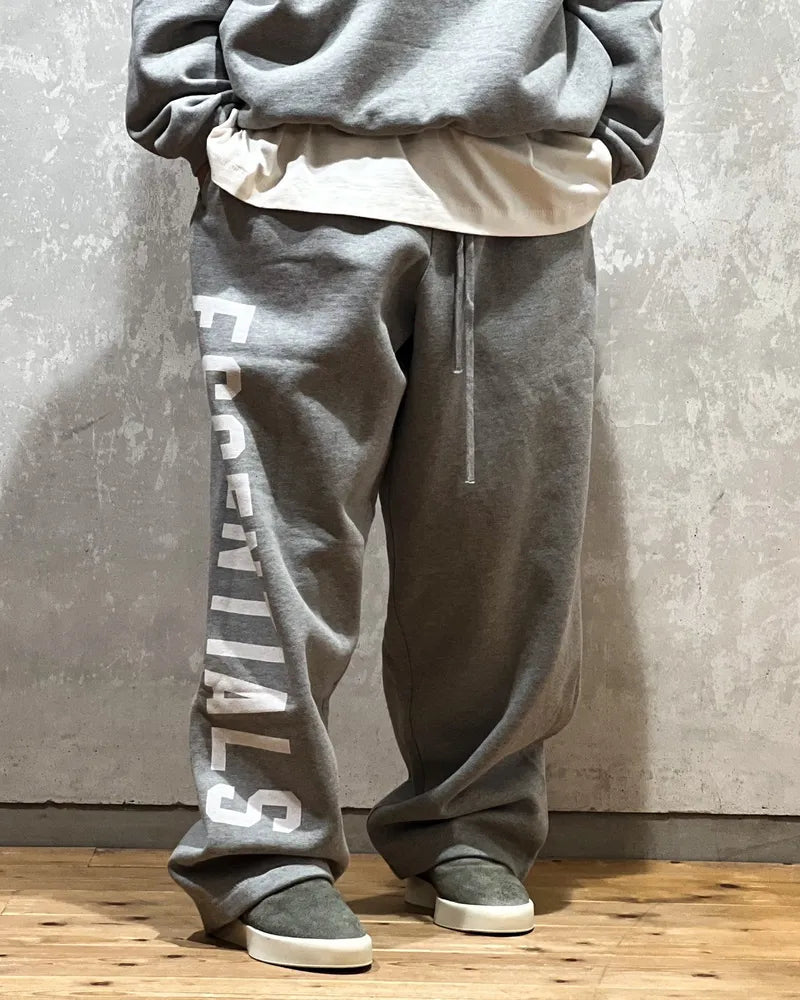 ESSENTIALS / FLEECE RELAXED SWEATPANT (130BT244320F)