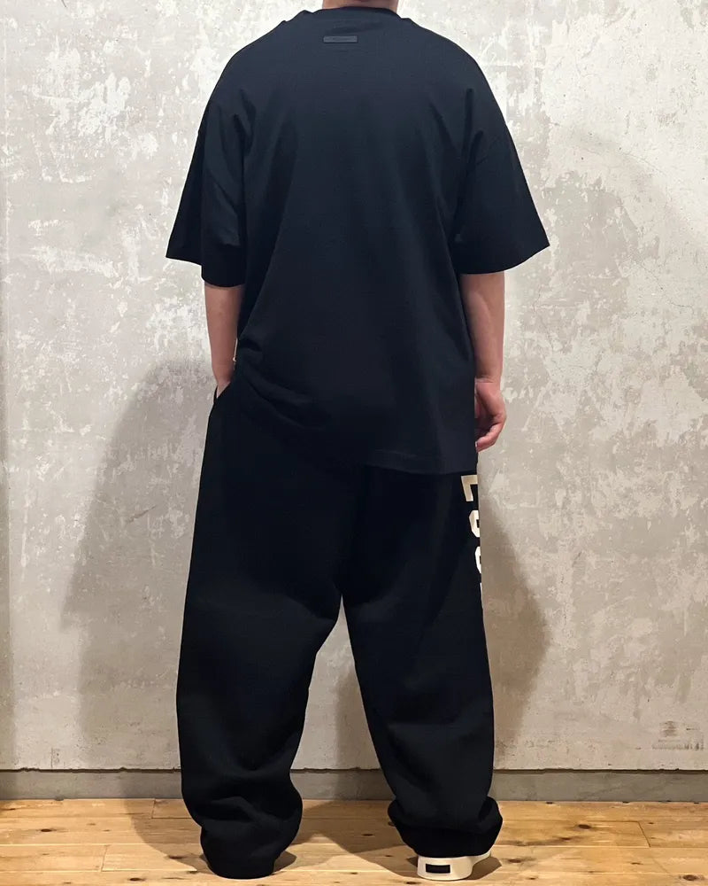 ESSENTIALS / FLEECE RELAXED SWEATPANT (130BT244320F)