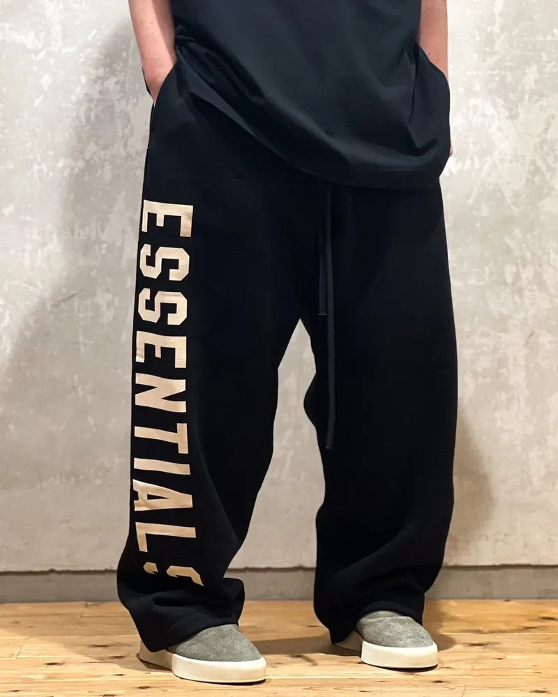 ESSENTIALS / FLEECE RELAXED SWEATPANT (130BT244320F)