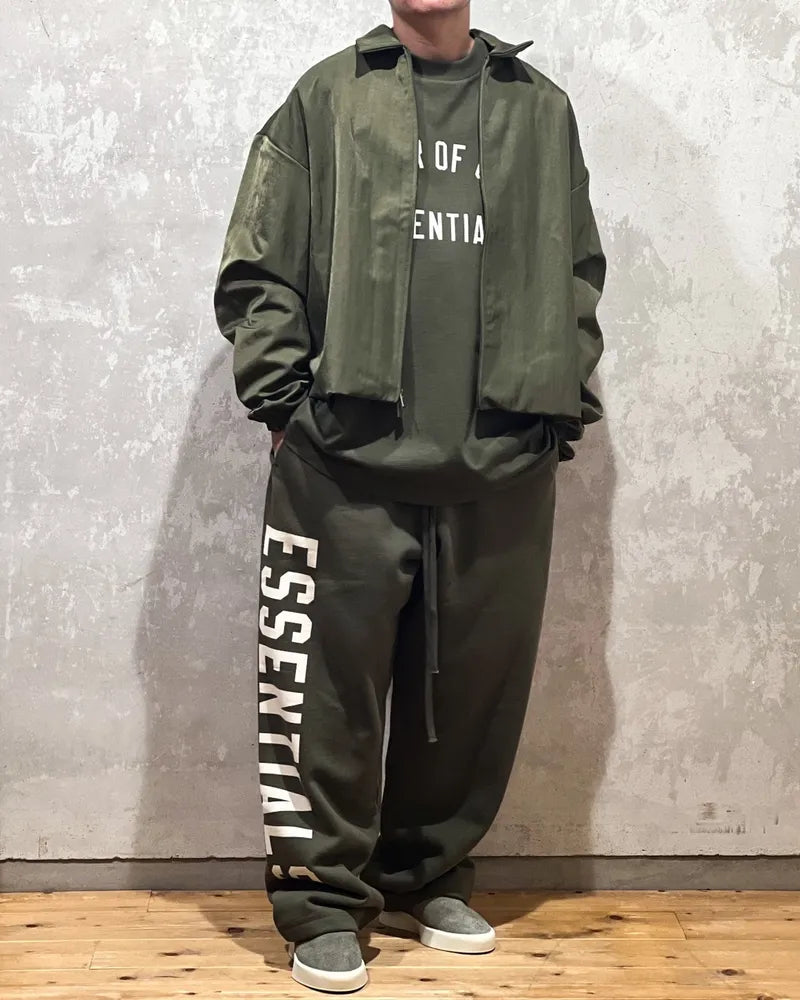 ESSENTIALS / FLEECE RELAXED SWEATPANT (130BT244320F)