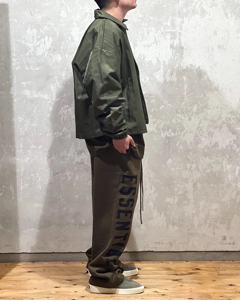 ESSENTIALS / FLEECE RELAXED SWEATPANT (130BT244320F)