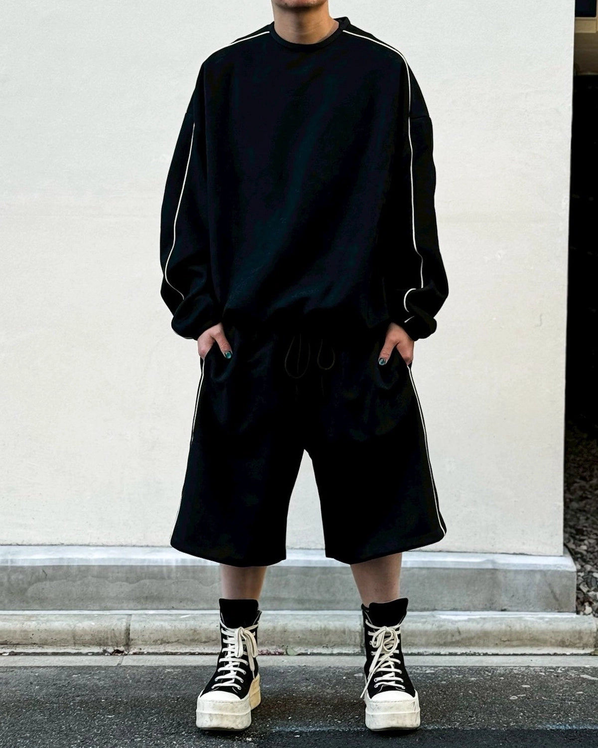 ESSENTIALS / SIGNATURE RELAXED SHORT W/PIPING (160SP264891F)