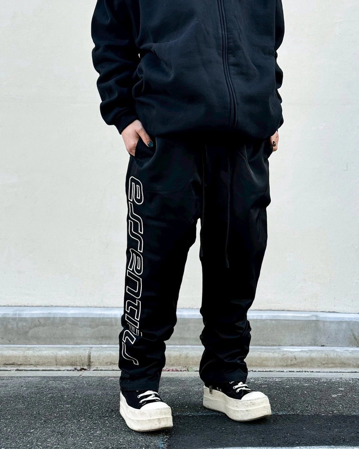 ESSENTIALS / ACTIVE TRACE RELAXED DRAWSTRING PANT (130SP268671F)