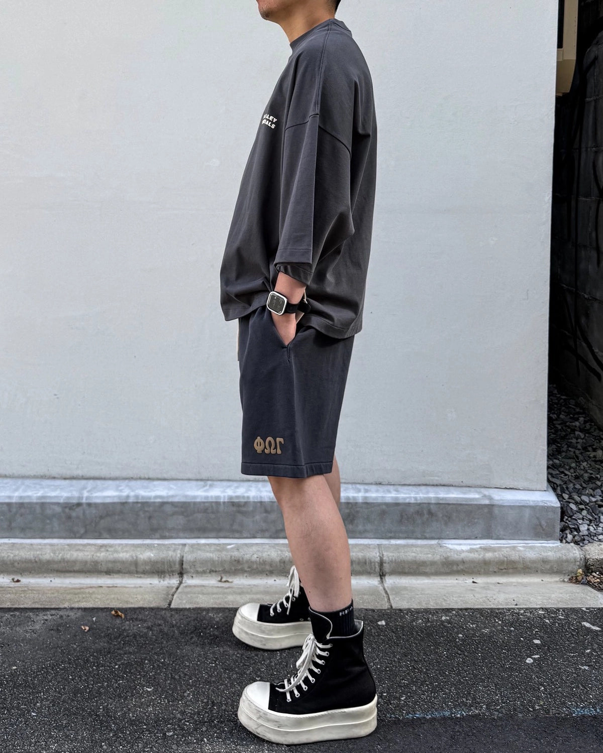 ESSENTIALS / Merch Tee Boxy Fit (RW00384-0032)