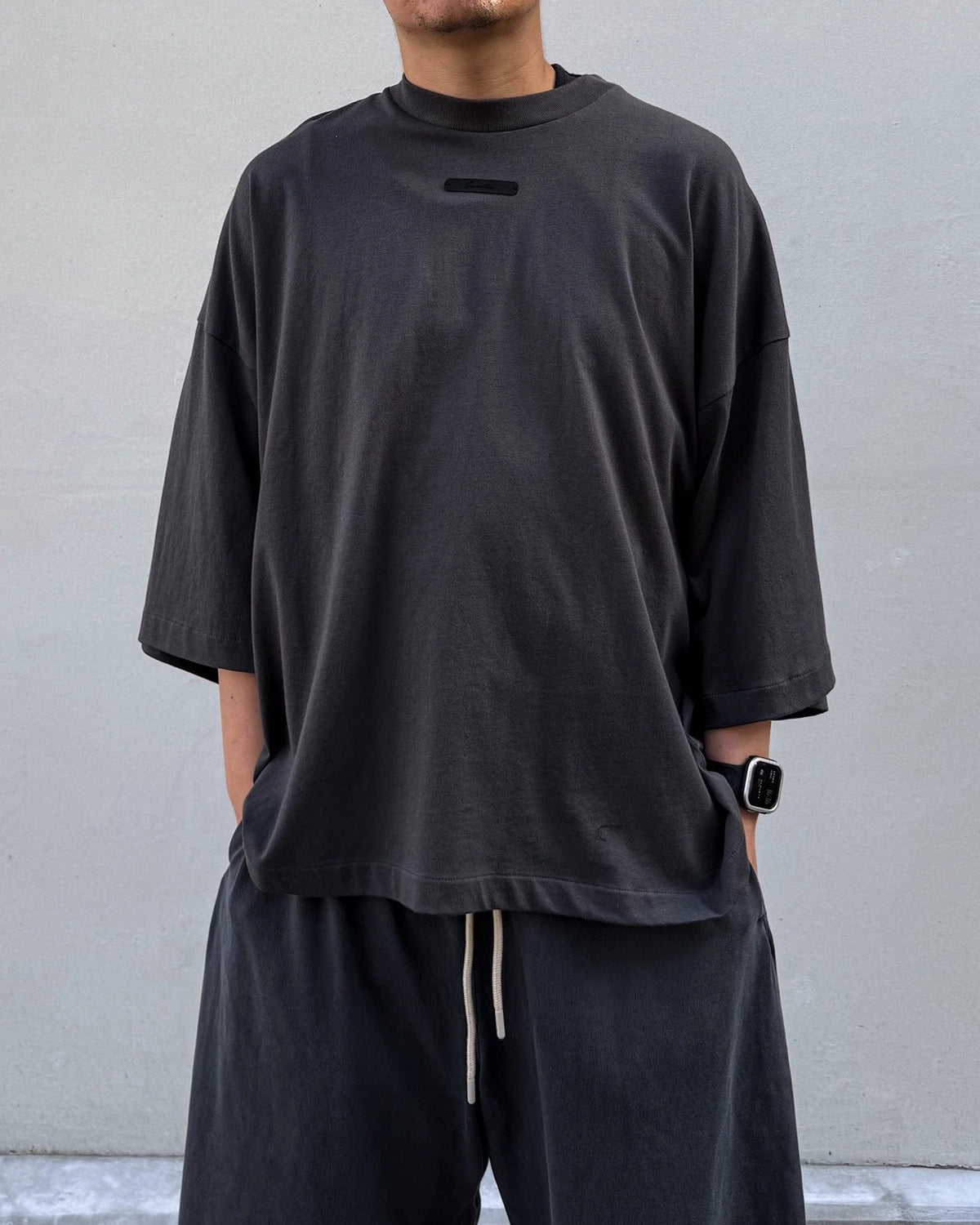 ESSENTIALS / Merch Tee Boxy Fit (RW00266-0032)
