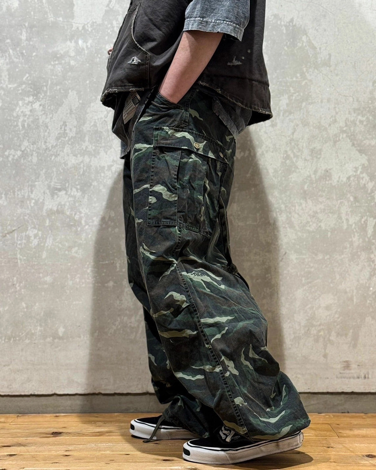 KAMIYA / Camo Wash Cargo Pants (G14PT016)