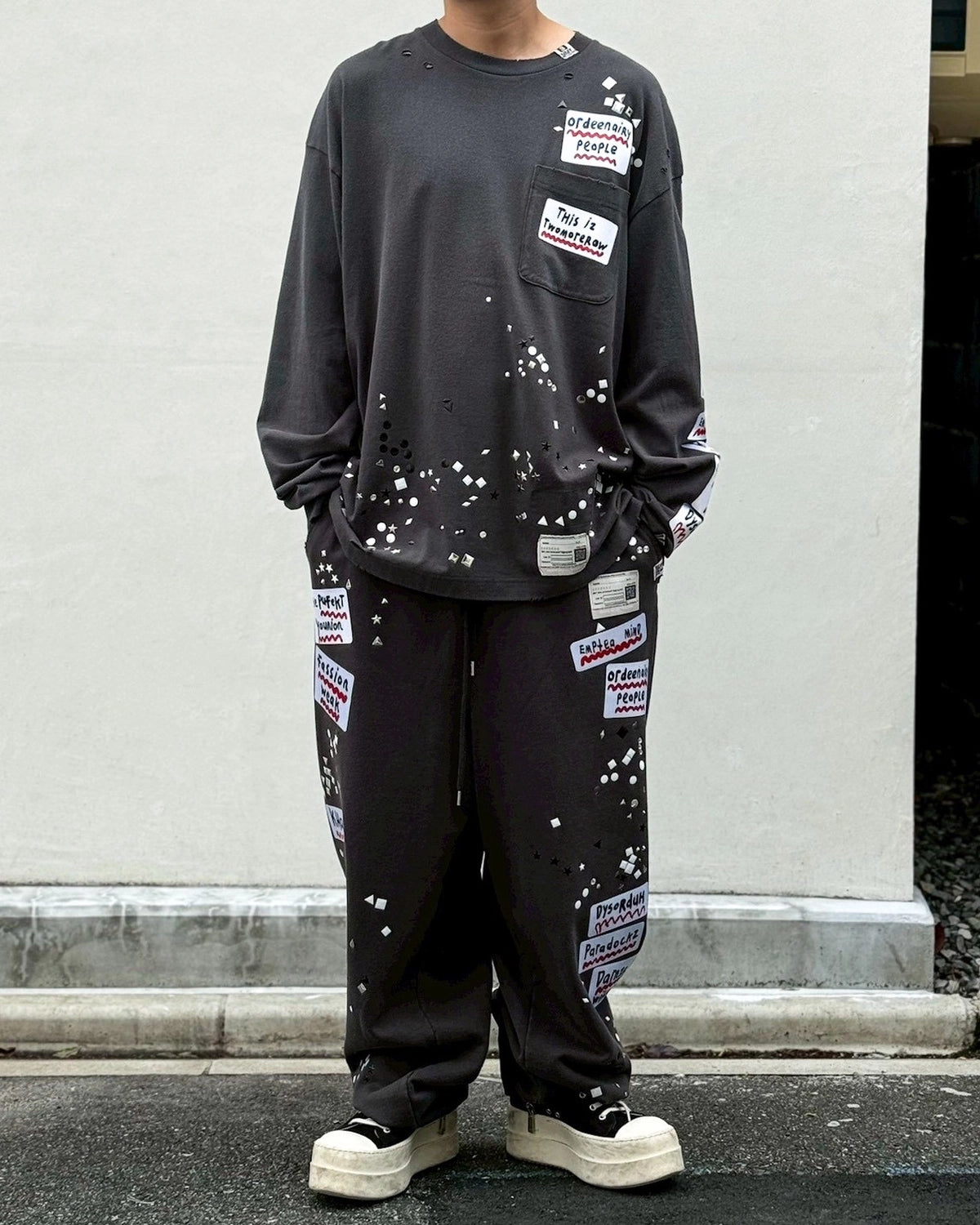送料込み！MIHARA YASUHIRO スエットサルエルパンツ サイズ48 Maison MIHARA YASUHIRO(メゾンミハラヤスヒロ) / Embellished Sticker