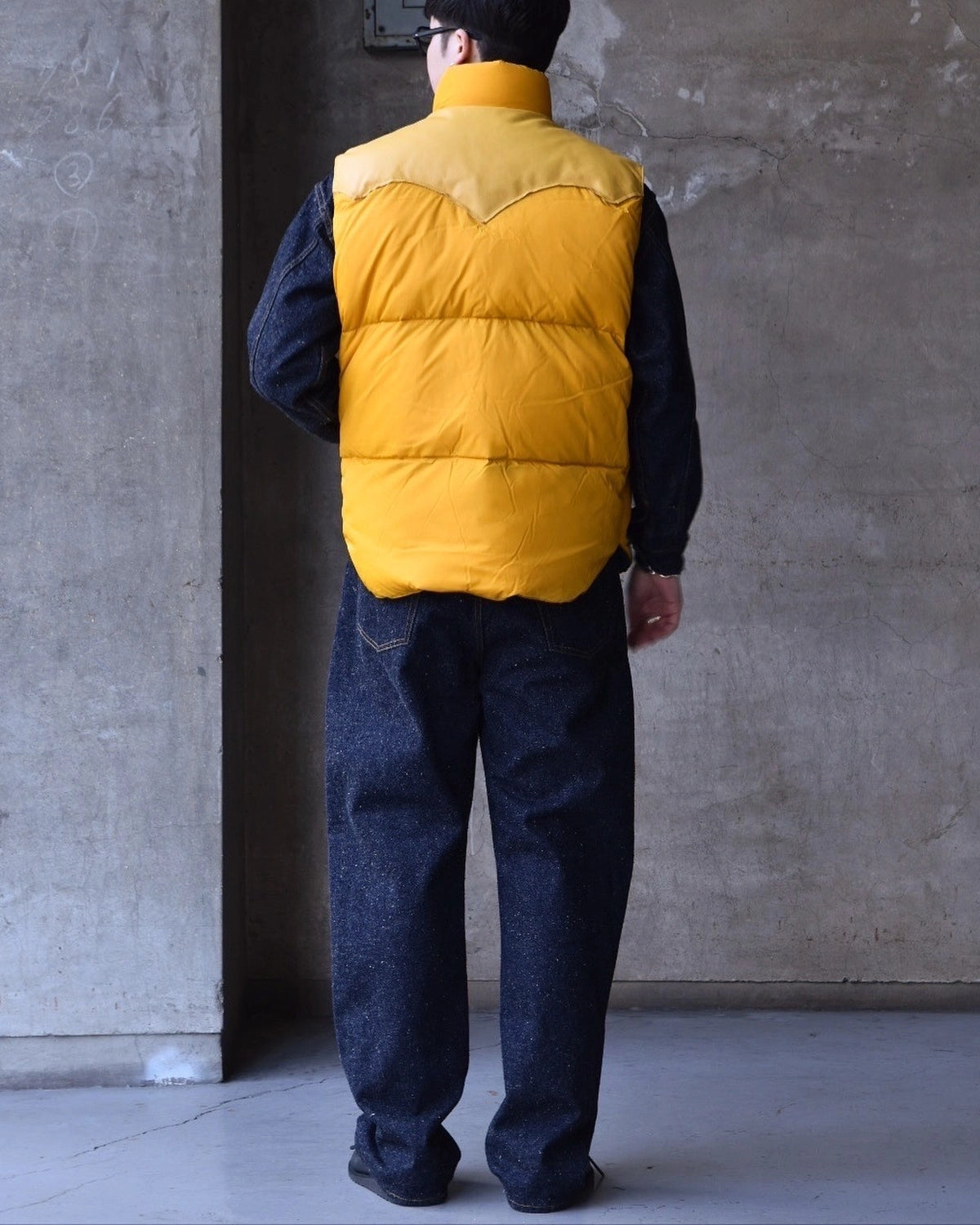 New Manual / #032 REVERSIBLE DOWN VEST (VT-YY-0002)