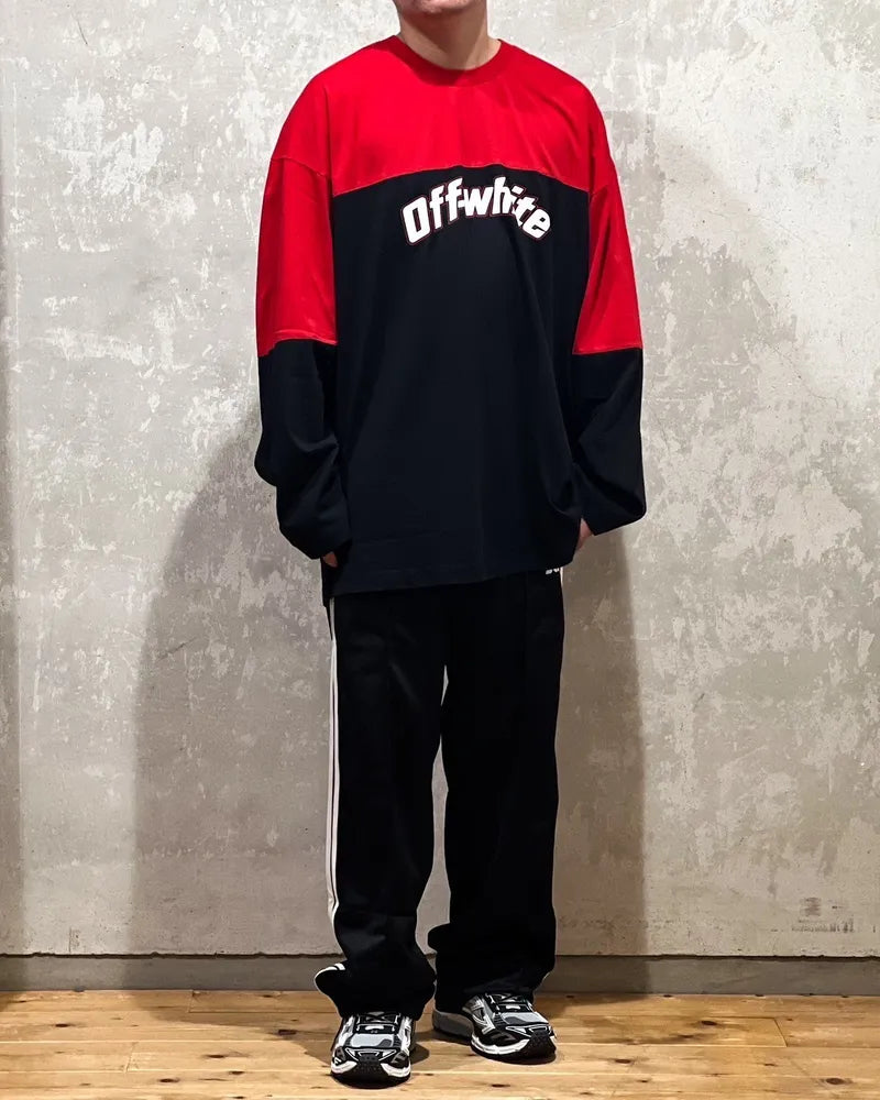 Off-White™ / HALF ARROW WIDE L/S TEE (OMAF24-RTW0067)