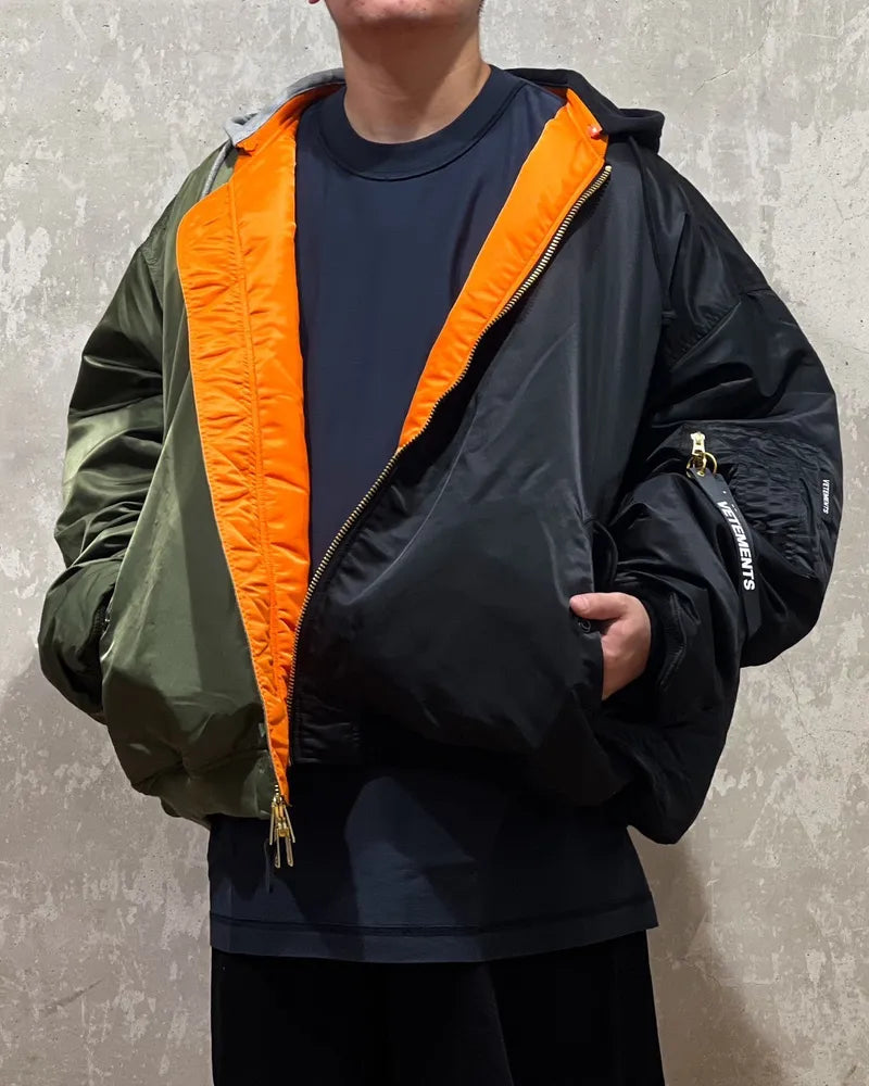 VETEMENTS / SPLIT HOODED BOMBER JACKET (UA65JA226G)