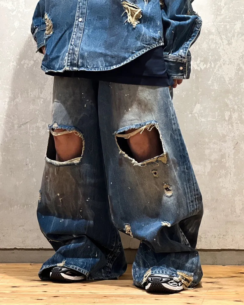 VETEMENTS / TRASHED BIG SHAPE JEANS (UA65PA885D)