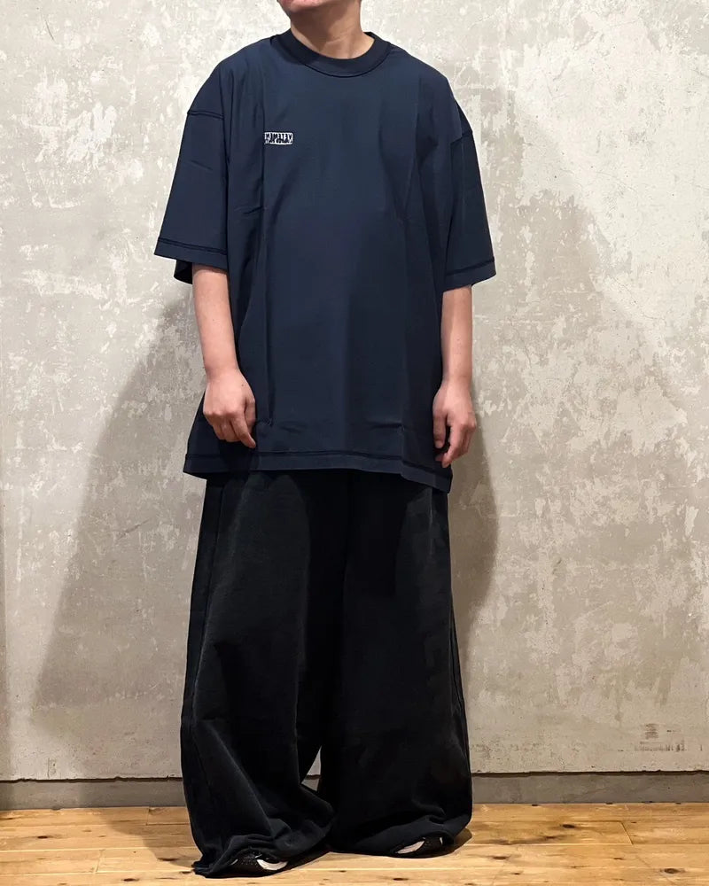 VETEMENTS / INSIDE-OUT LABEL T-SHIRT (UA65TR107B)