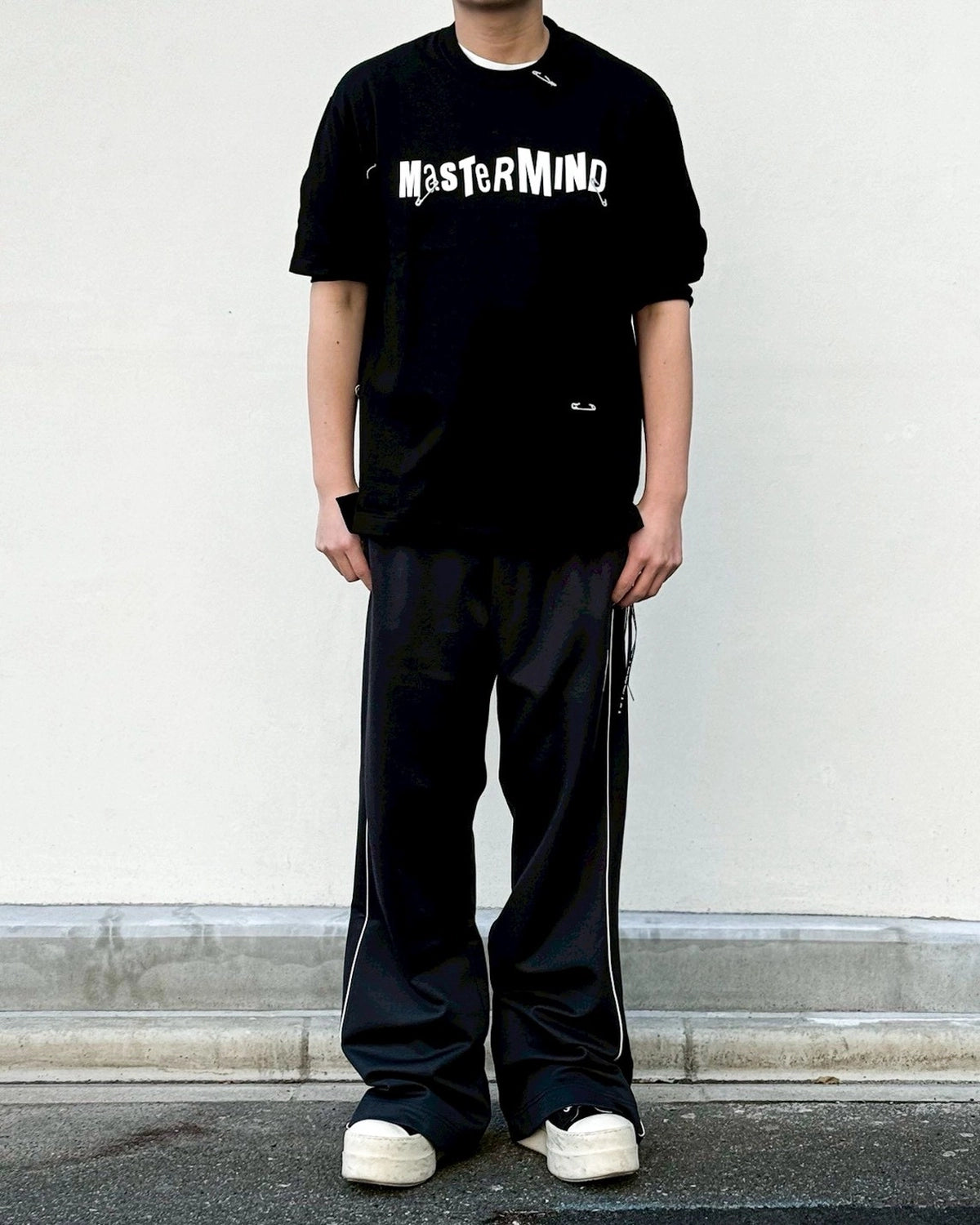 mastermind JAPAN / SAFETY PIN SS TEE (MJ26EE1-TS112)