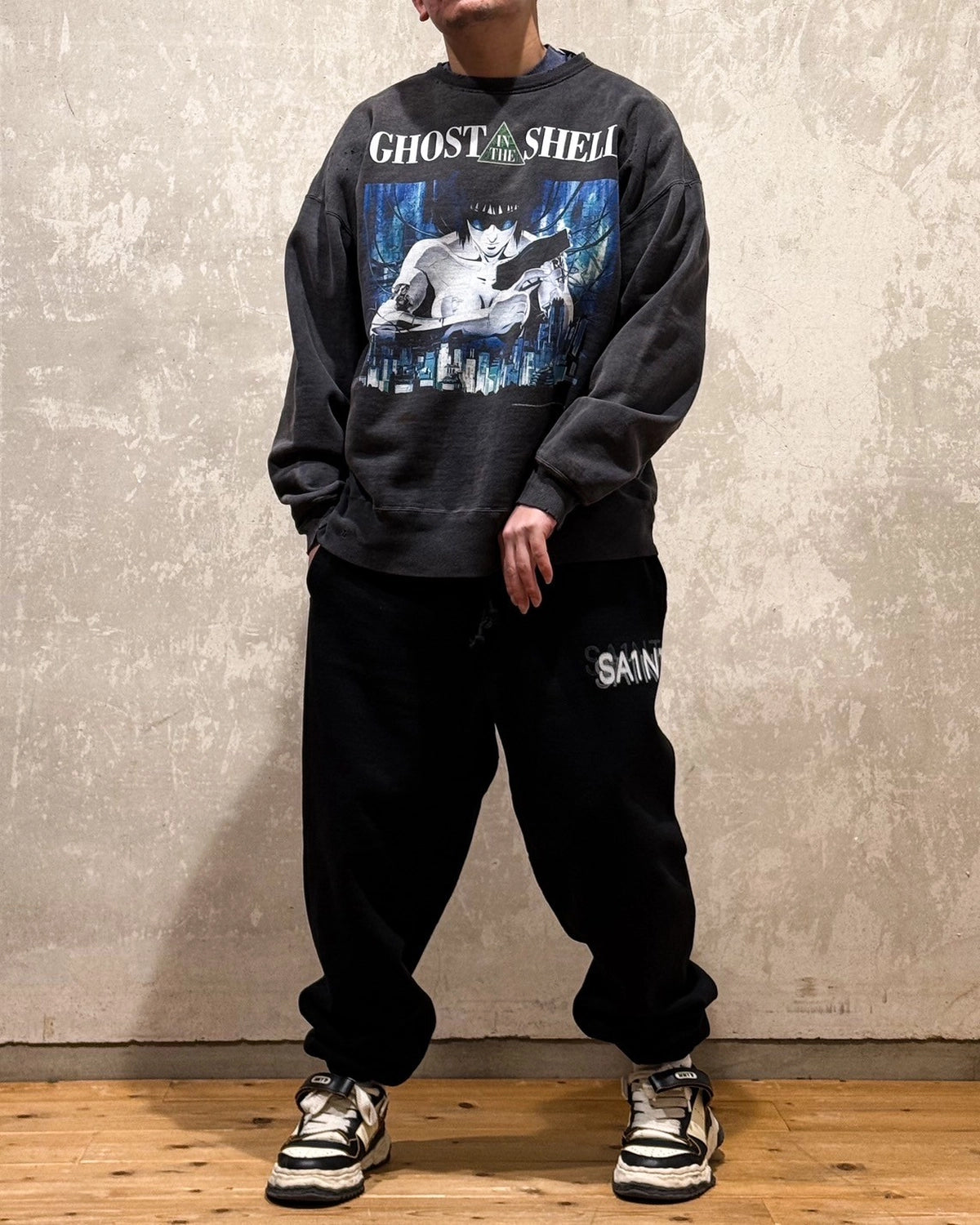 ©︎SAINT Mxxxxxx × GHOST IN THE SHELL -攻殻機動隊- / CREW NECK SWEAT (SM-HR8-0000-C09)