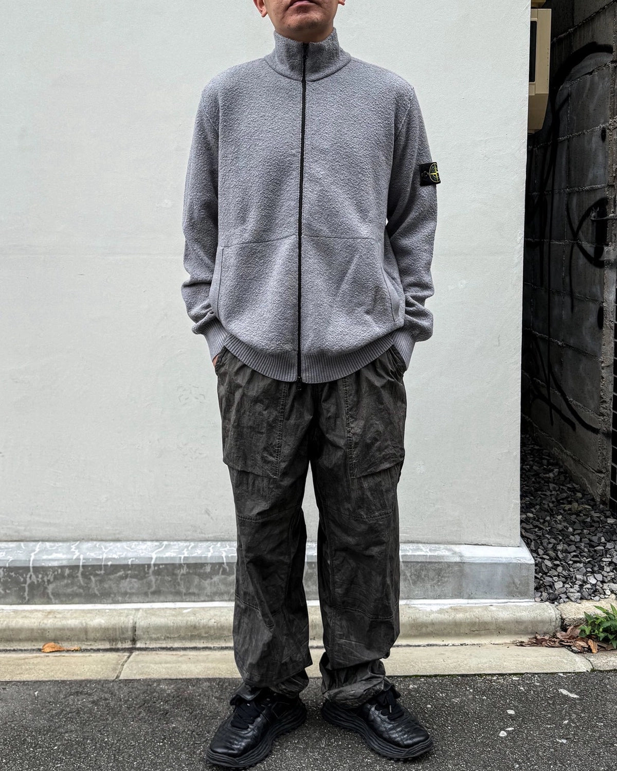 STONE ISLAND / PANTALONE LOOSE FODERATO CON (L2S153100057S0E16)