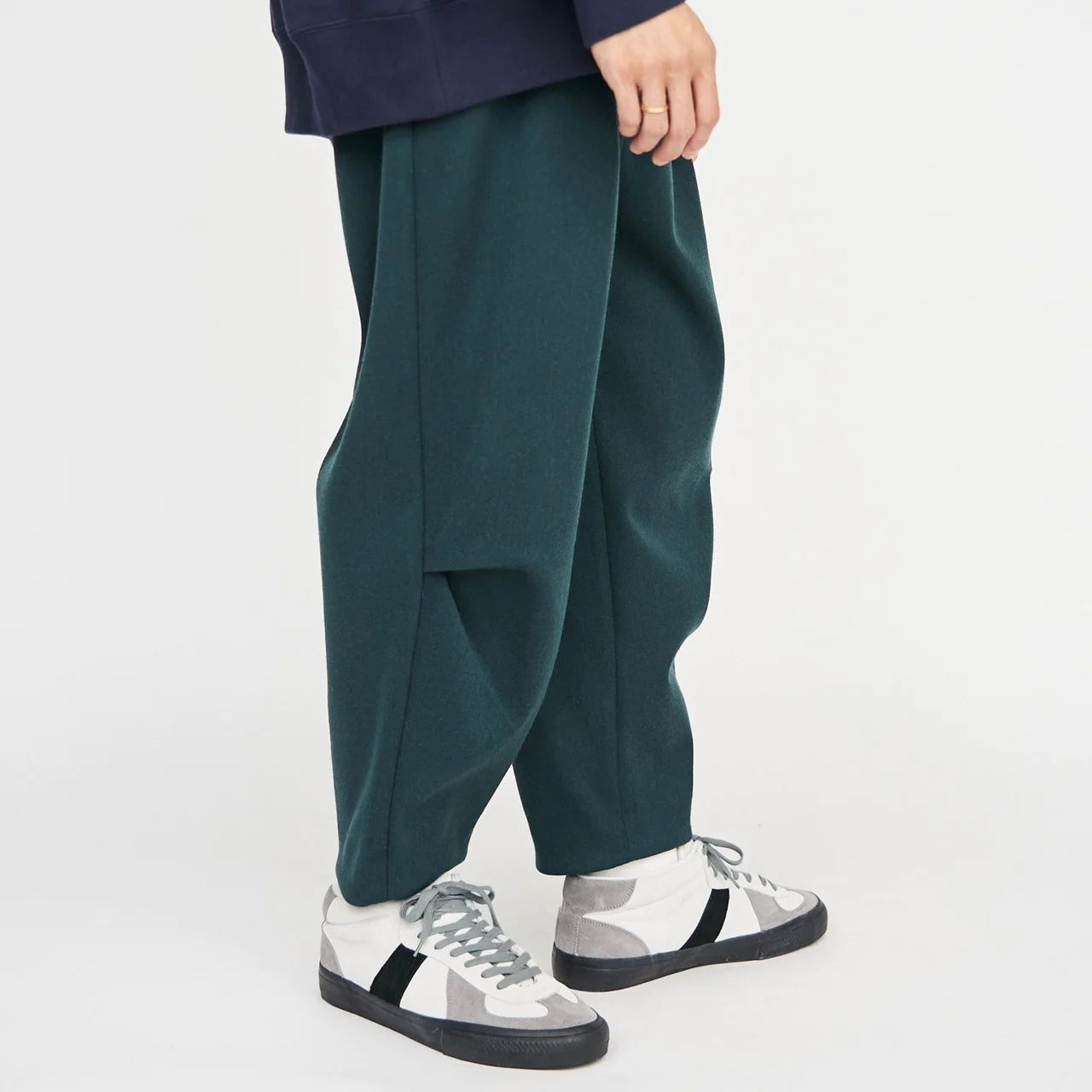 Graphpaper / Back Twill Satin Cross Tuck Tapered Trousers