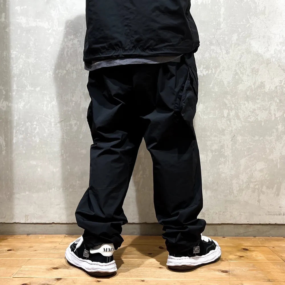 White Mountaineering  / WM×UMBRO EASY CARGO PANTS (BK2473402)