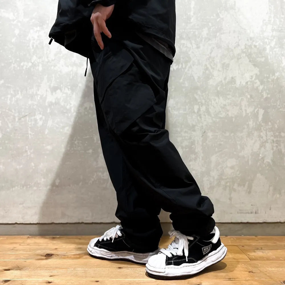 White Mountaineering  / WM×UMBRO EASY CARGO PANTS (BK2473402)