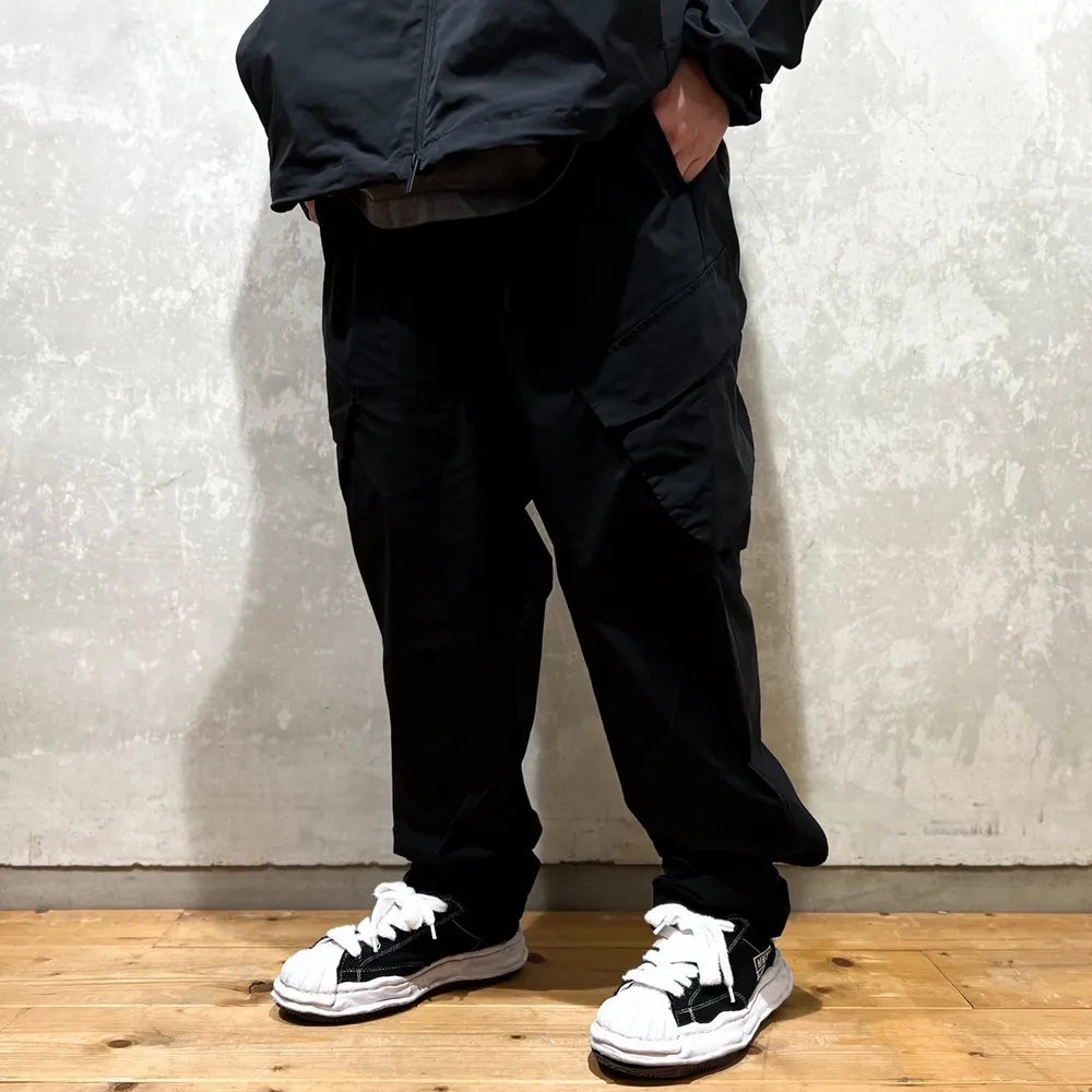 White Mountaineering  / WM×UMBRO EASY CARGO PANTS (BK2473402)