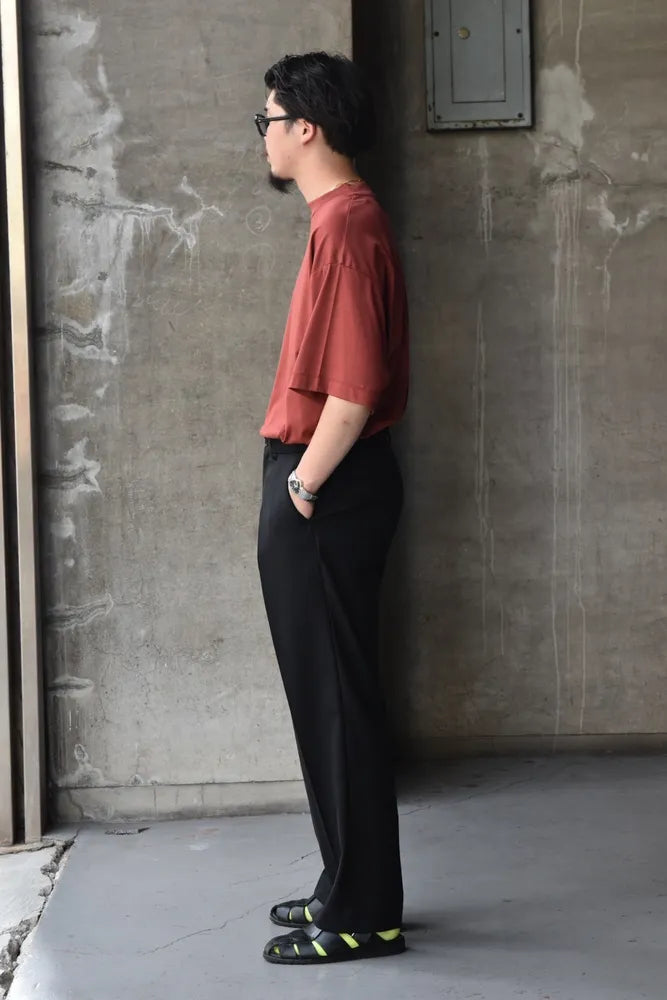 MARKAWARE / ONE TUCK TAPERED TROUSERS (A24C01PT01C)