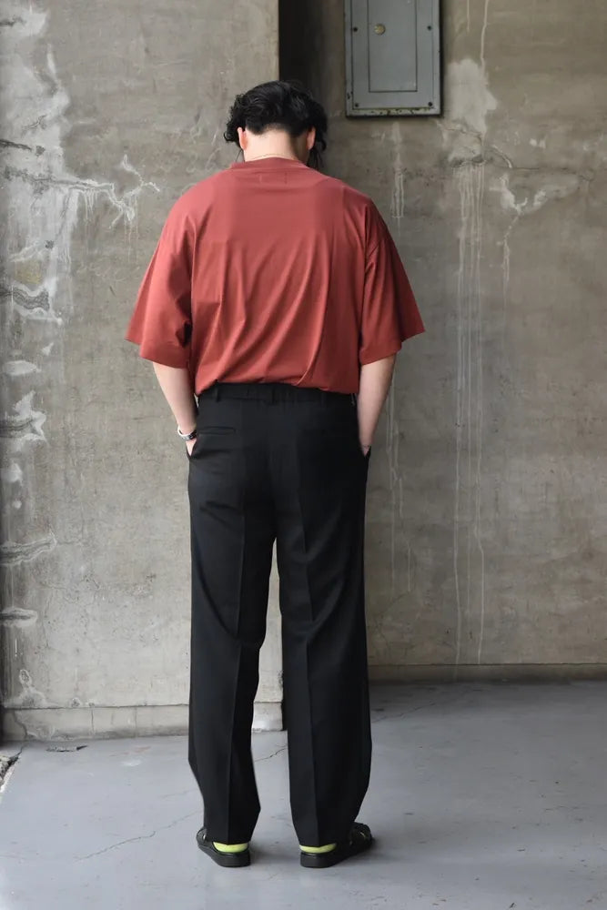 MARKAWARE / ONE TUCK TAPERED TROUSERS (A24C01PT01C)