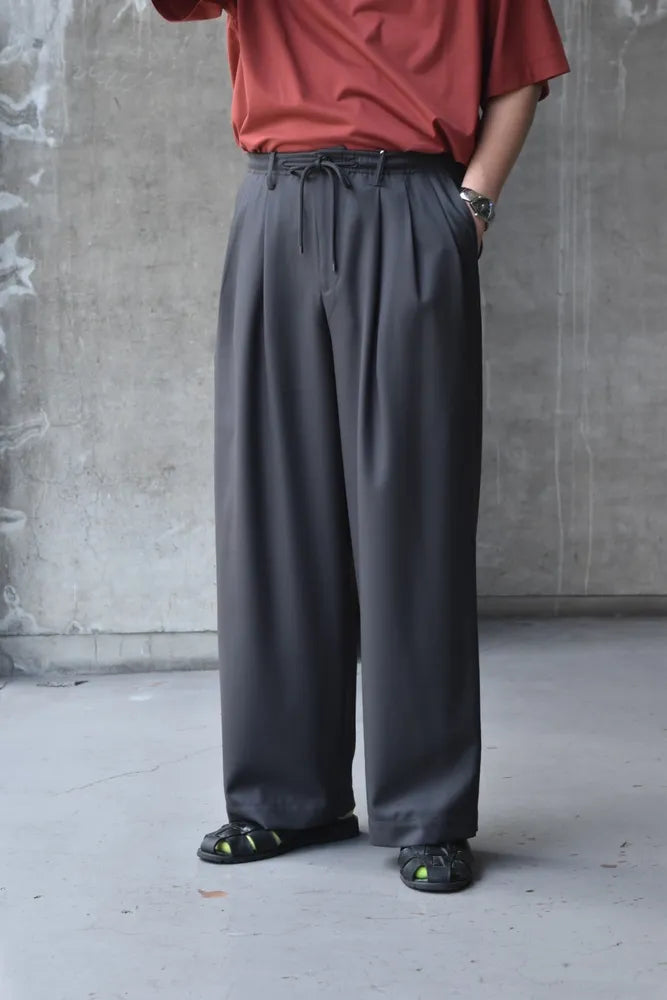 MARKAWARE / TRIPLE PLEATED EASY TROUSERS (A24C01PT02C)