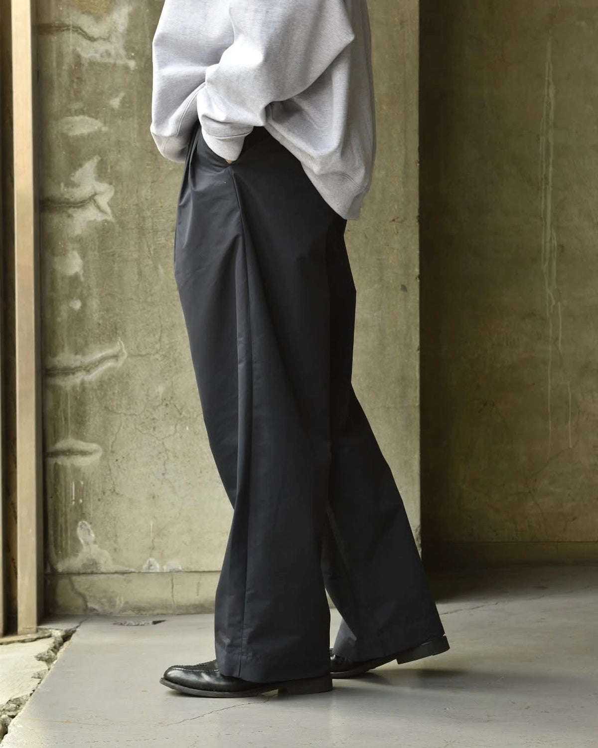 MARKAWARE / TRIPLE PLEATED EASY TROUSERS (A25A04PT01C)