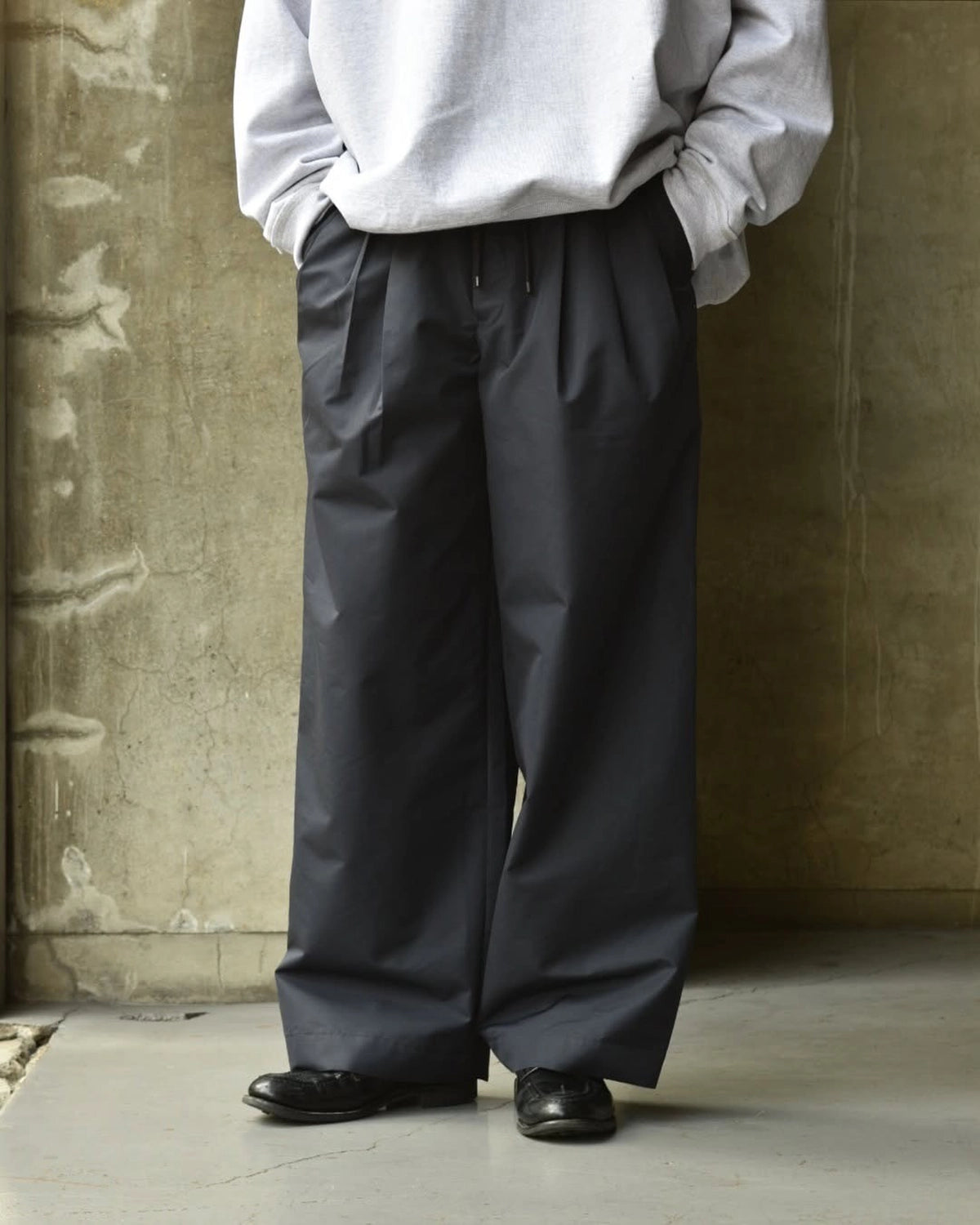 MARKAWARE / TRIPLE PLEATED EASY TROUSERS (A25A04PT01C)