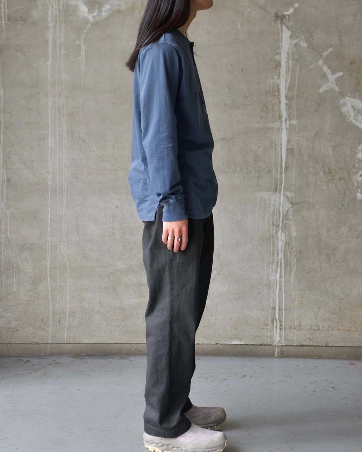 NONNATIVE / DWELLER L/S HENRY NECK TEE COTTON JERSEY PIGMENT DYE (NN-C4808)