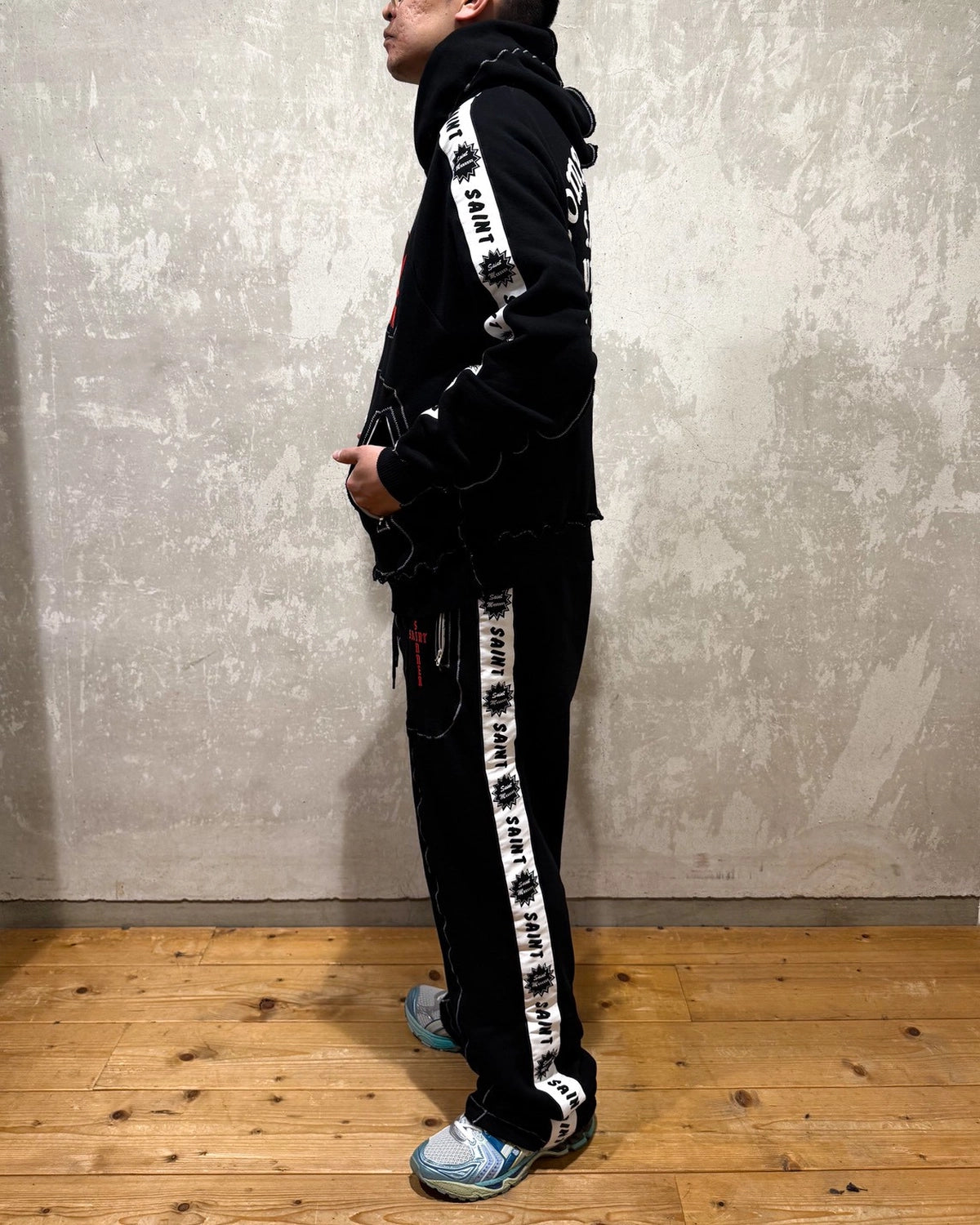 ©︎SAINT Mxxxxxx × A LOVE MOVEMENT / ALM_SWEAT PANTS (SM-HR1-0000-C70)