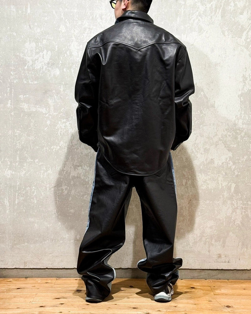 VETEMENTS / DENIM LEATHER MERGED BAGGY JEANS (UA66PA570LB2806)