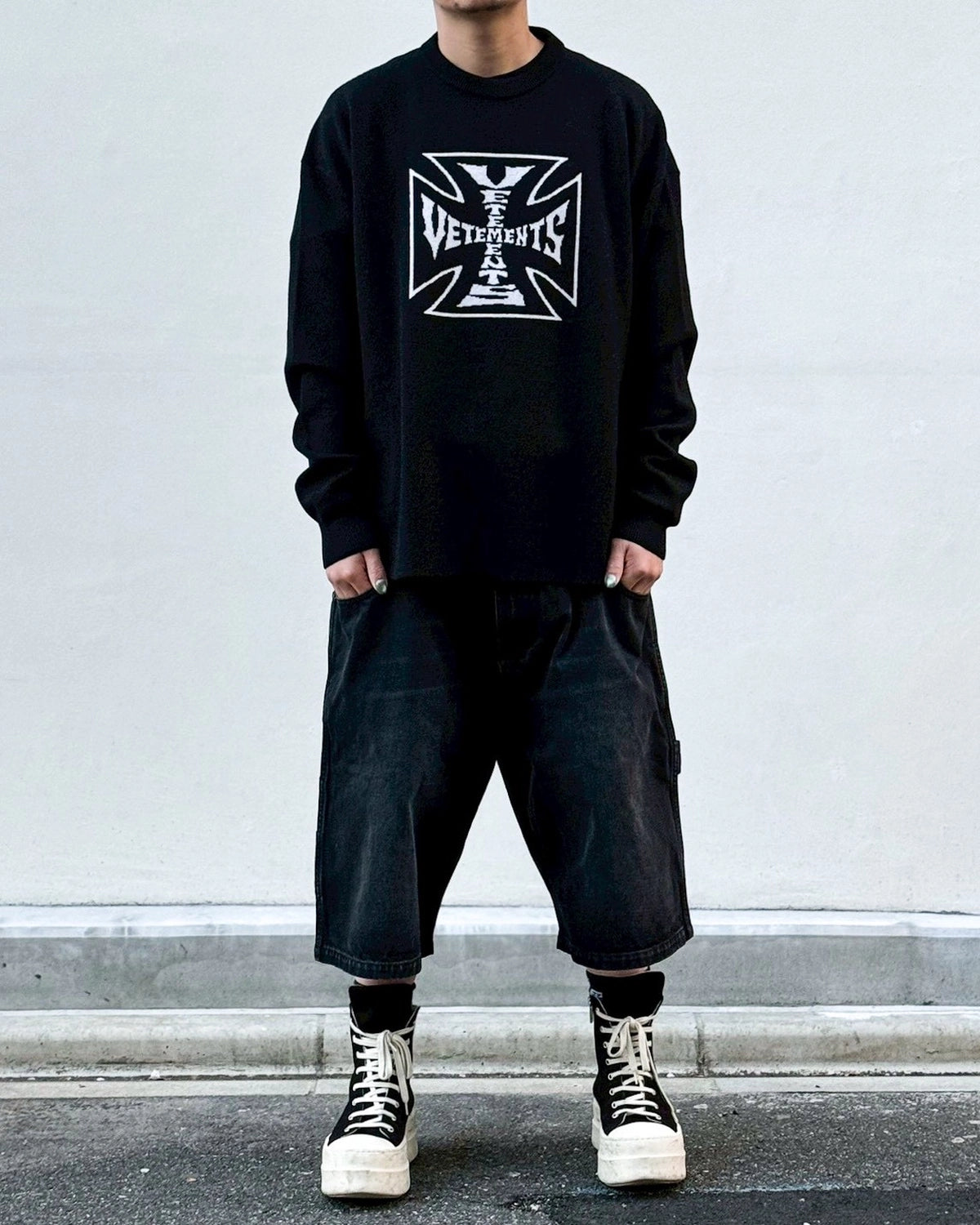 VETEMENTS / DOUBLE BIKER CROSS LOGO SWEATER (ME76KN099B)
