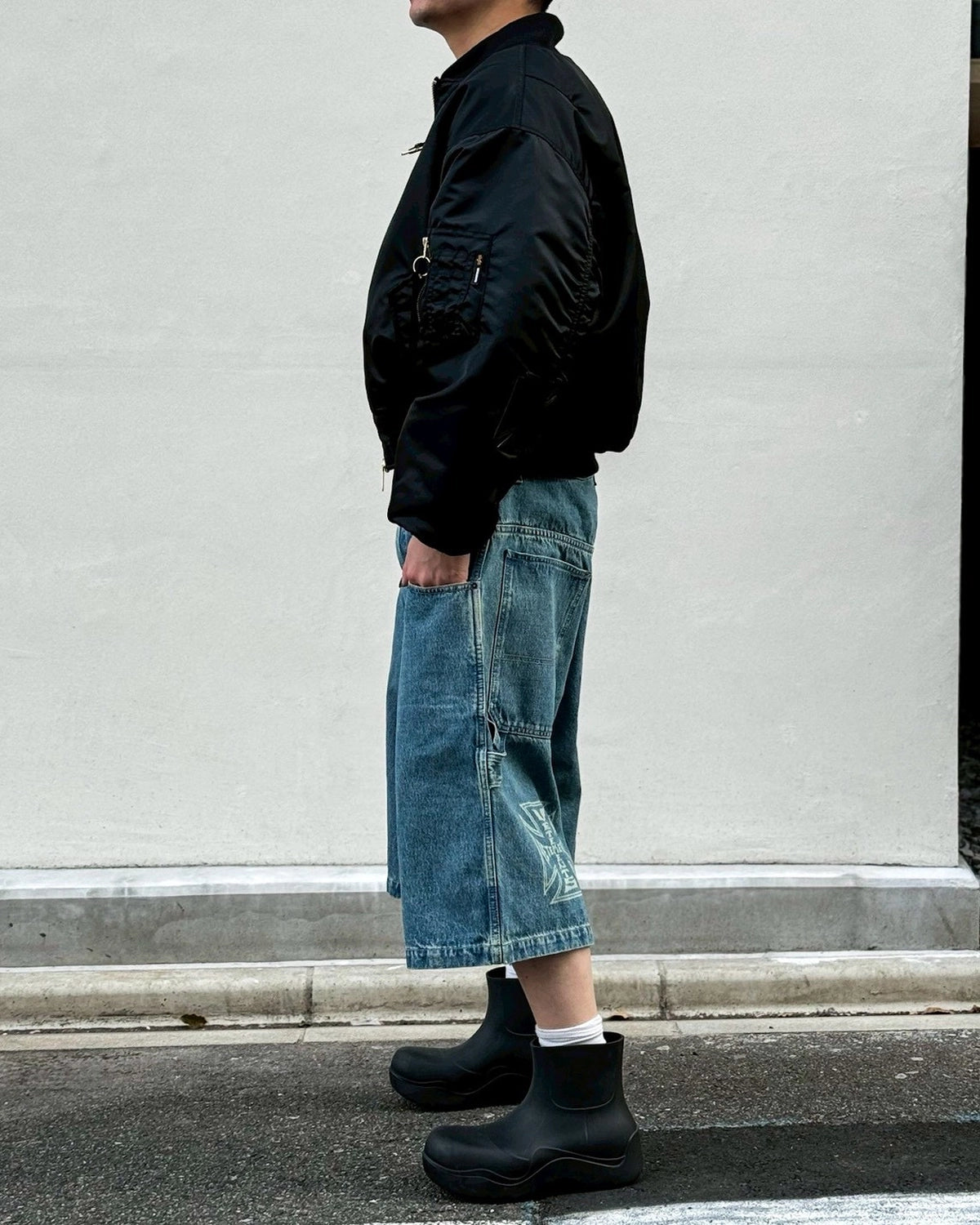 VETEMENTS / BIKER CROSS HIP-HOP DENIM SHORTS (ME76DP094N1)