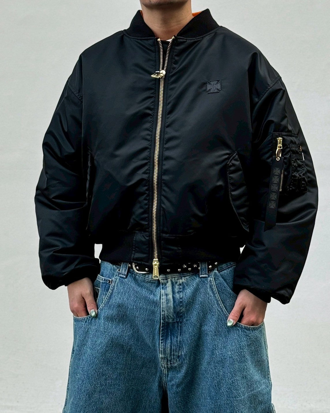 VETEMENTS (ヴェトモン) / LEATHER CROSSES BOMBER JACKET | 公式通販