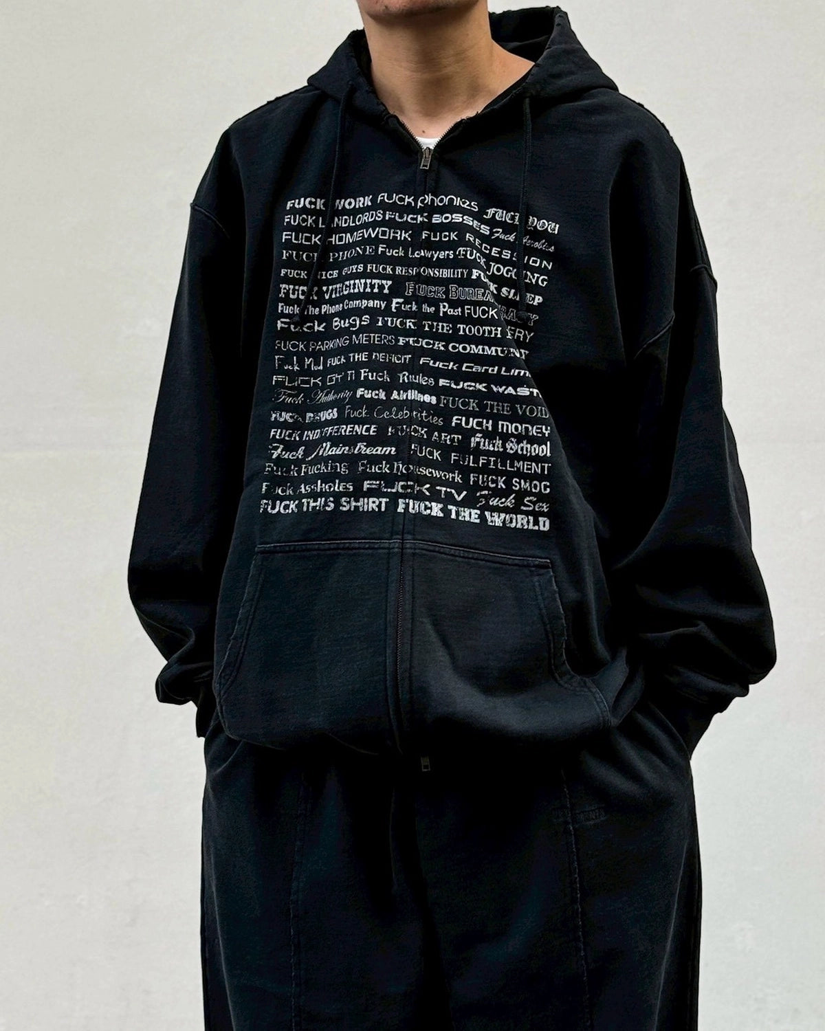 VETEMENTS / FUCK EVERYTHING ZIP-UP HOODIE (ME76ZU211BX)