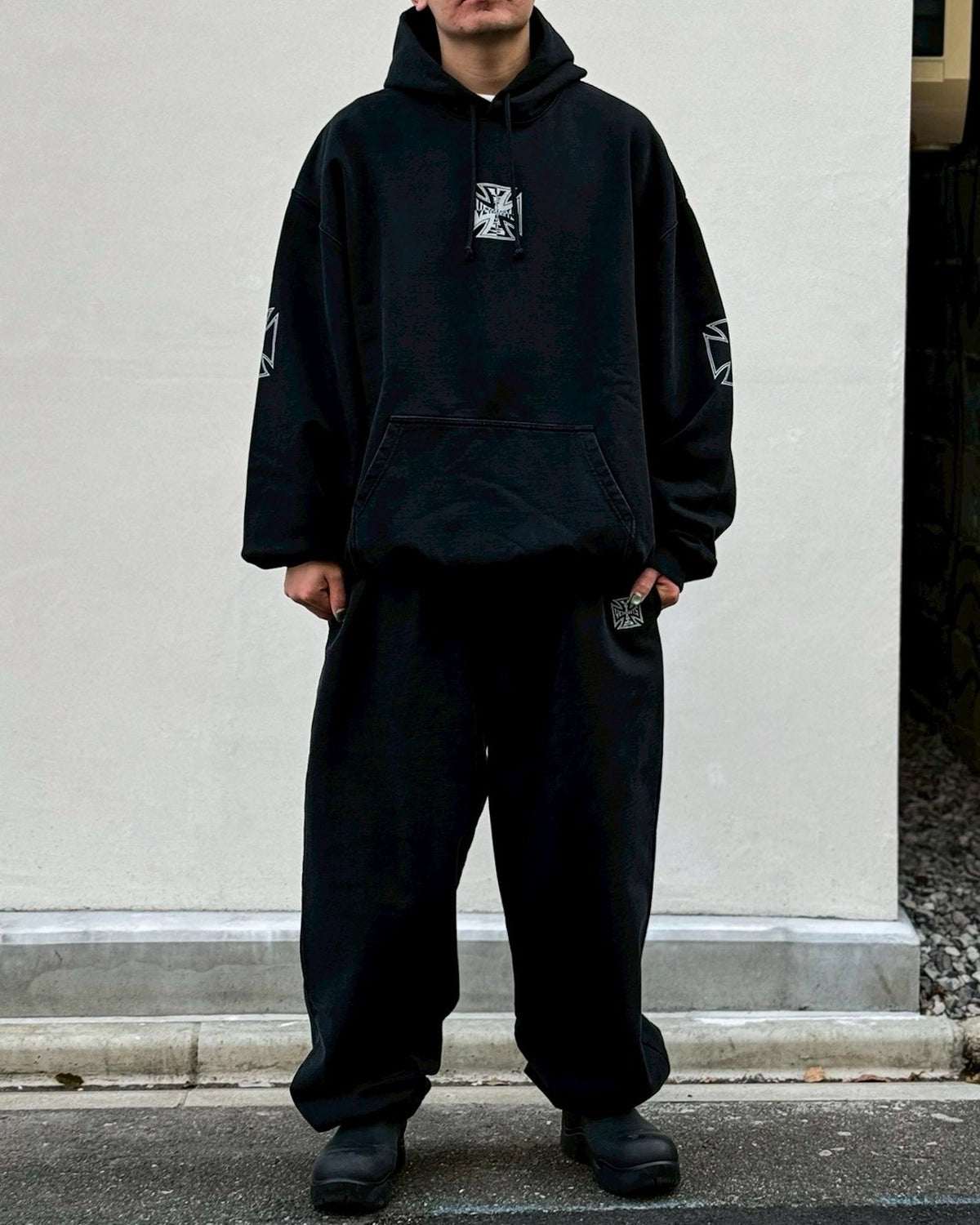 VETEMENTS / BIKER CROSS LOGO SWEATPANTS (ME76SP160B)