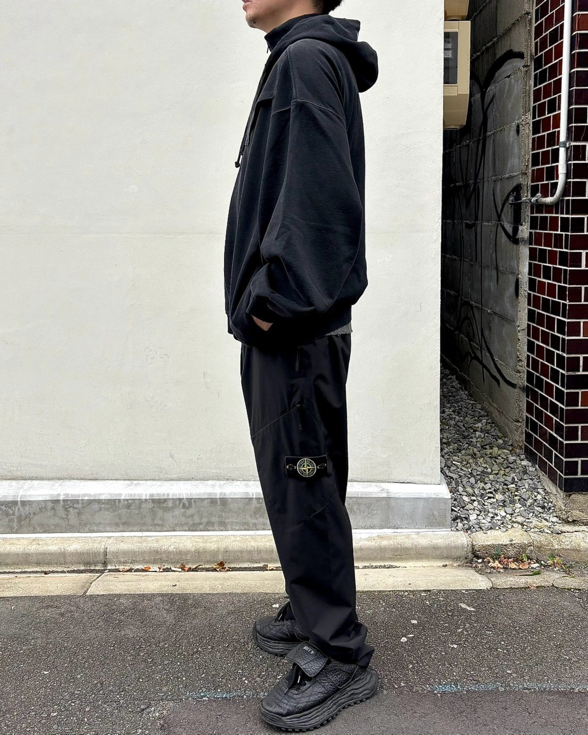 VETEMENTS / UPSIDE-DOWN ZIP-UP HOODIE (MH27ZU158B)