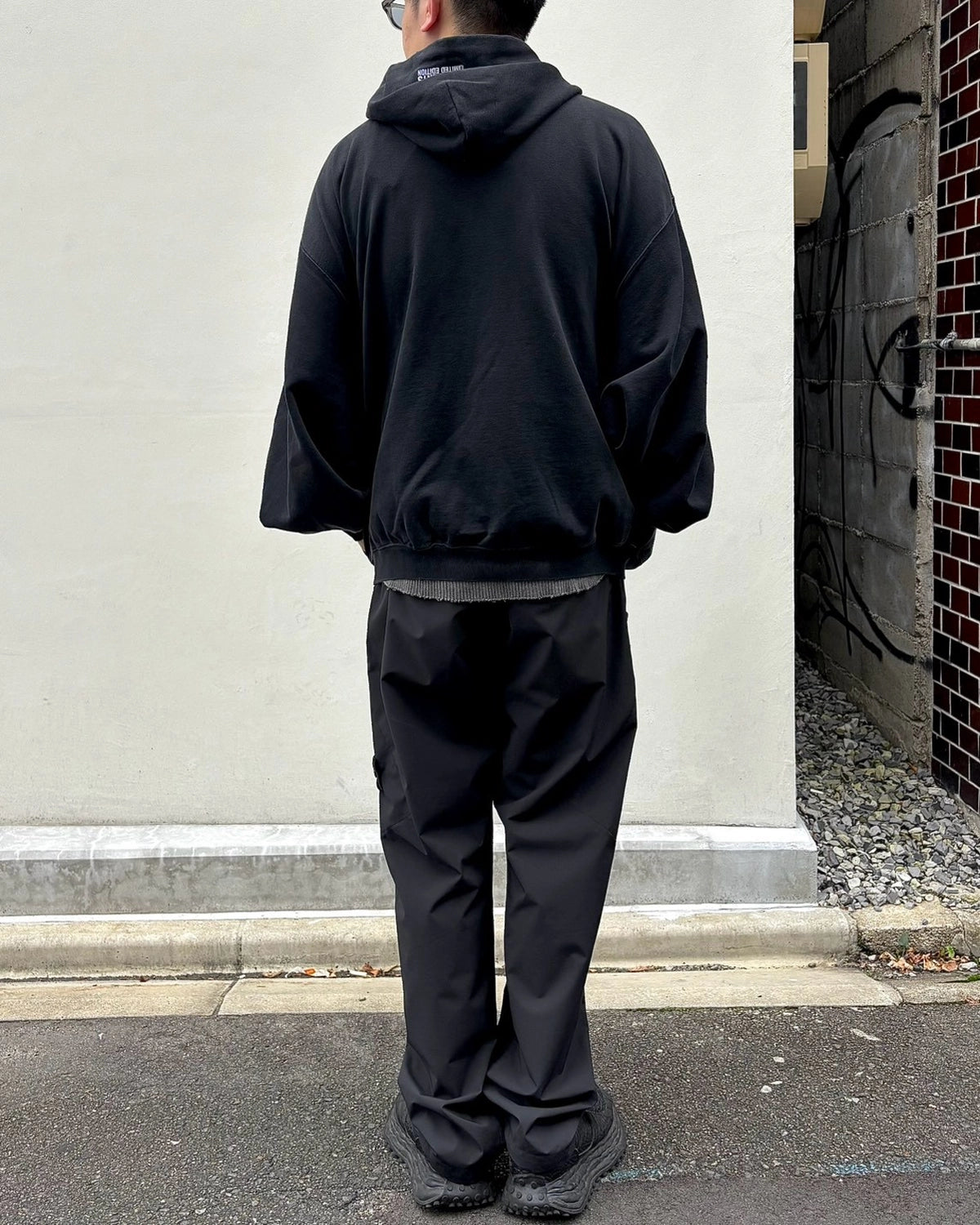 VETEMENTS / UPSIDE-DOWN ZIP-UP HOODIE (MH27ZU158B)