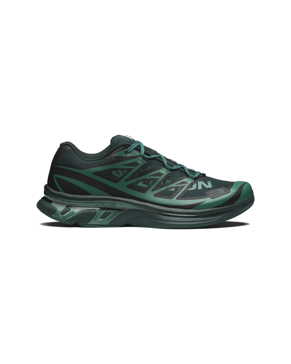 MM6 × SALOMON の XT-MM6 (S59WS0243P6303)