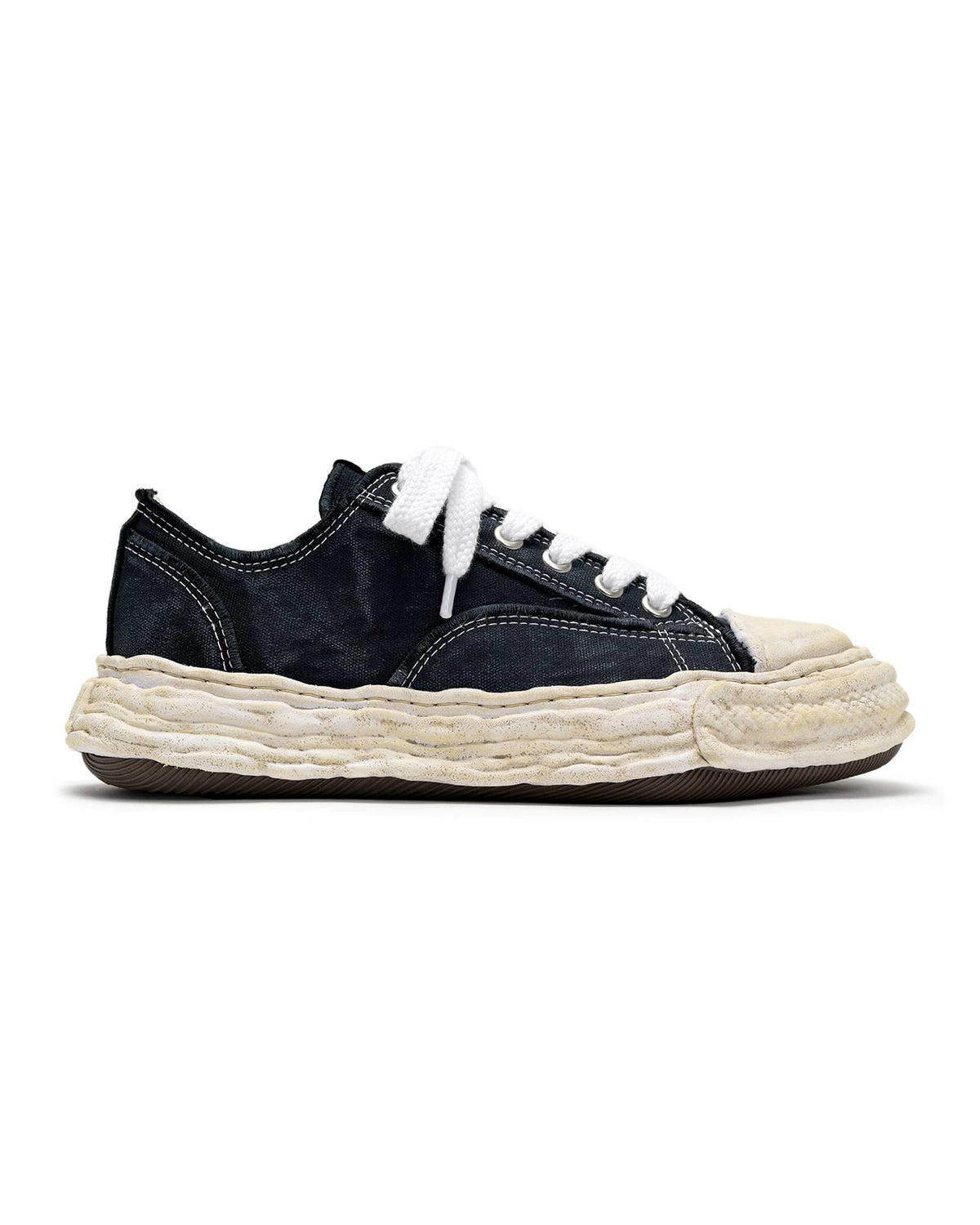 Maison MIHARA YASUHIRO の "PETERSON23" OG Sole Vintage Effect Embroidered Canvas Low-top Sneaker (A15FW722)