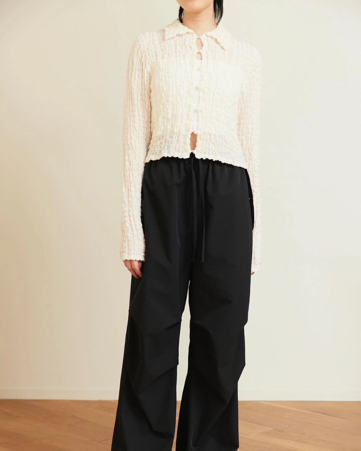 PHEENY の Shrink Lace Cropped Shirt (PS26-CS18)