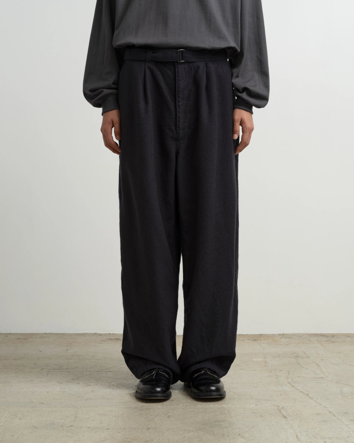 Graphpaper × SANMONT / SANMONT for Graphpaper Wool Twill Belted Pants (SANM263-40002)