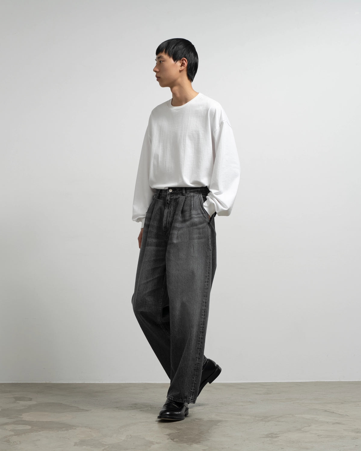 Graphpaper / Selvage Denim Two Tuck Tapered Pants (GU263-40060LB)