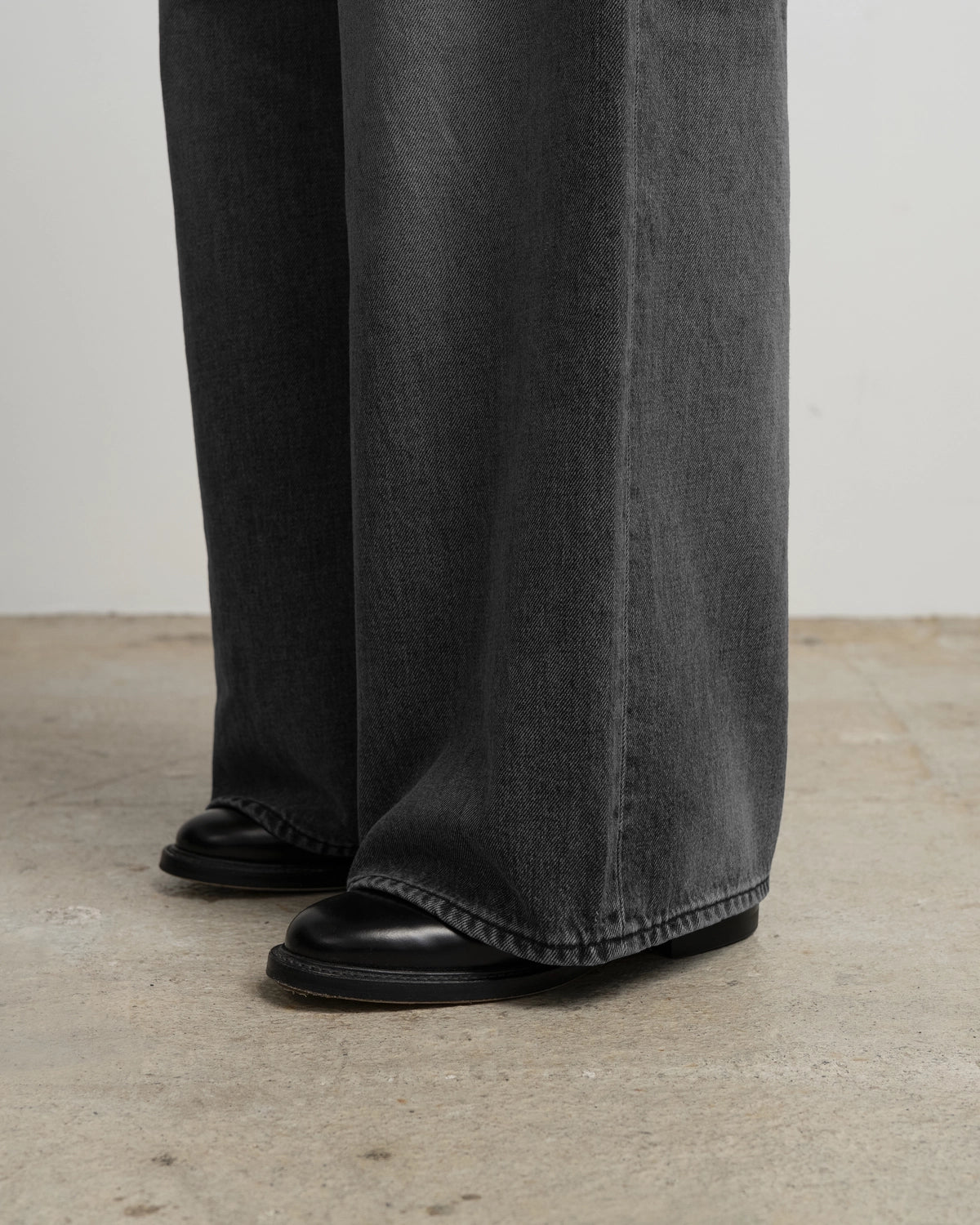 Graphpaper / Selvage Denim Two Tuck Wide Pants (GL263-40062LB)