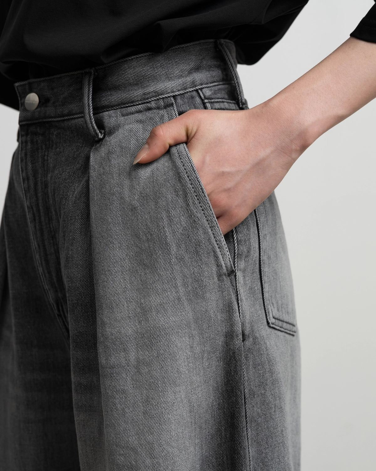 Graphpaper / Selvage Denim Two Tuck Wide Pants (GL263-40062LB)