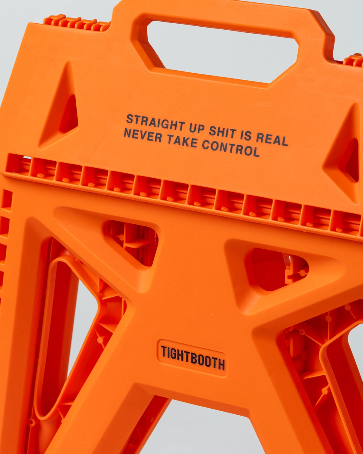 TIGHTBOOTH / LABEL LOGO FOLDING STOOL (SS26-A22)